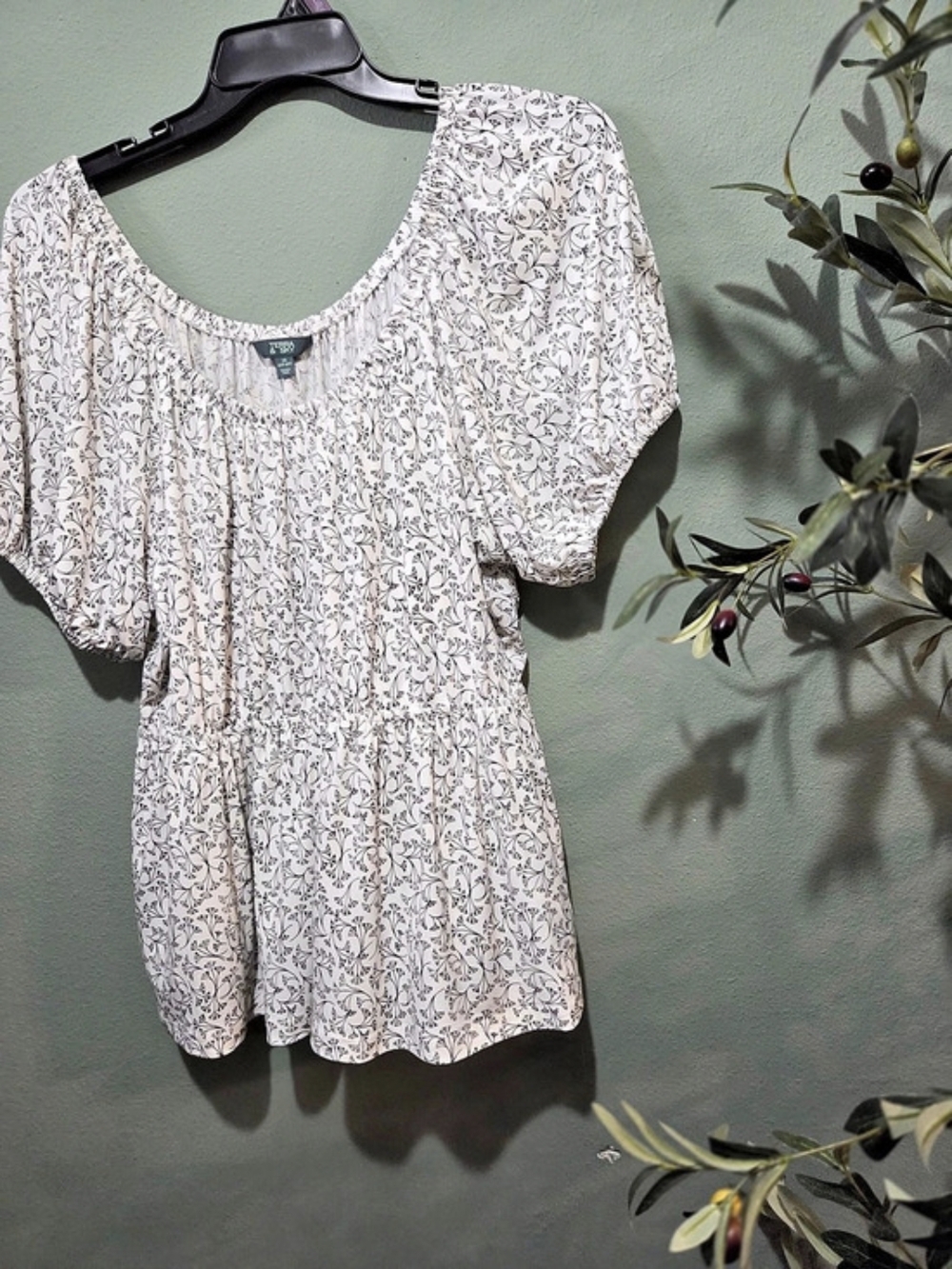 Terra & Sky Floral Mini Dress in White & Black Size 1X
